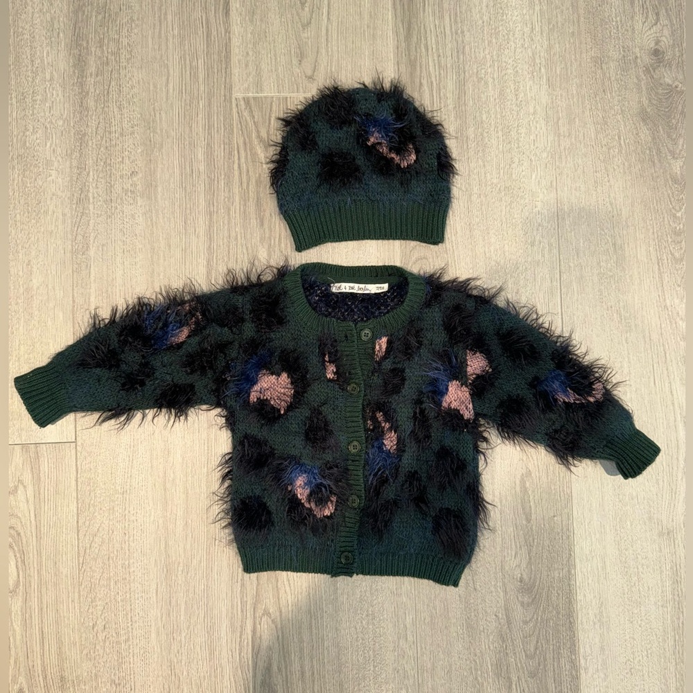 Gorgeous sweater! Looks so adorable on!
